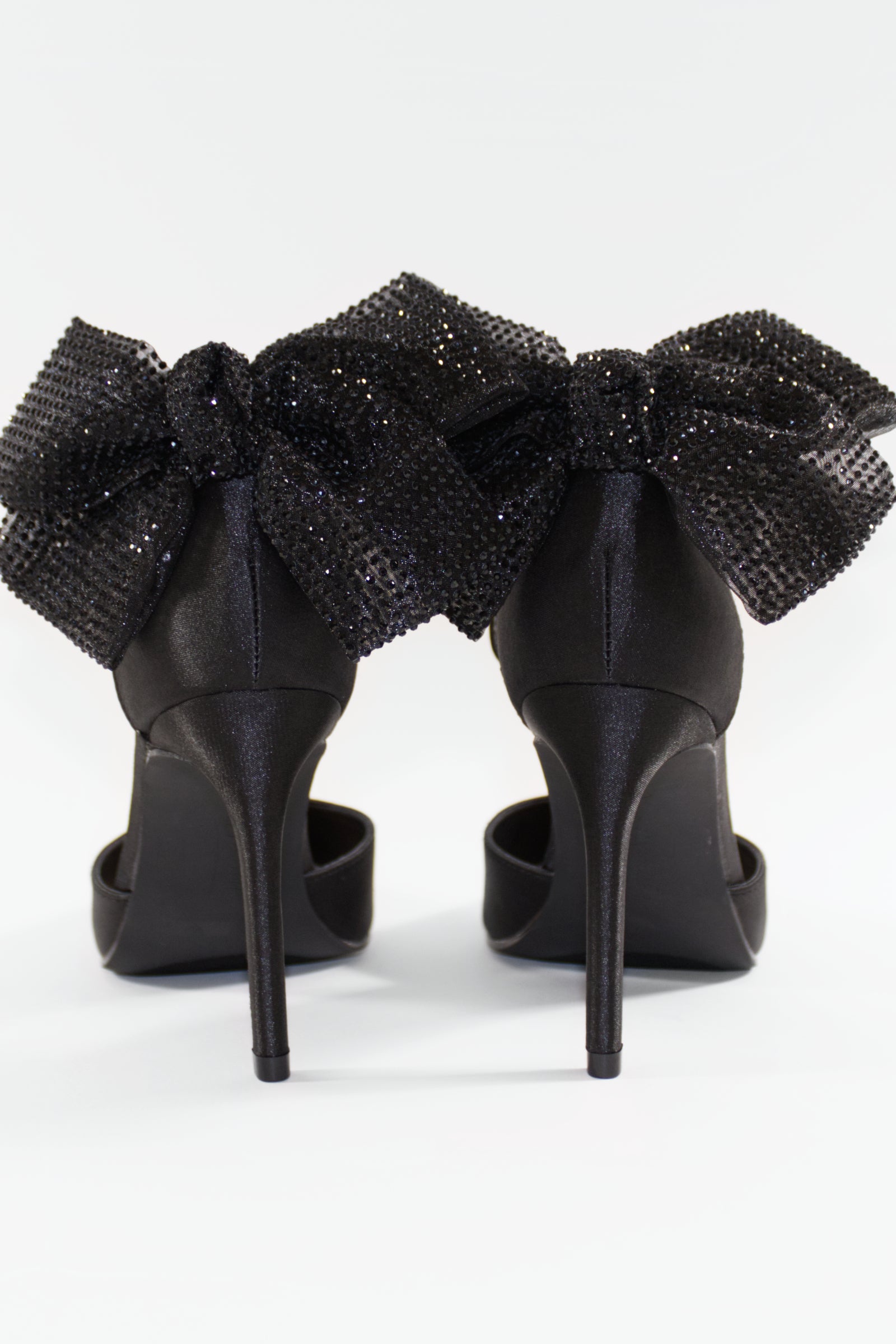 BRI EMBELLISHED BOW PUMP HEELS - BLACK