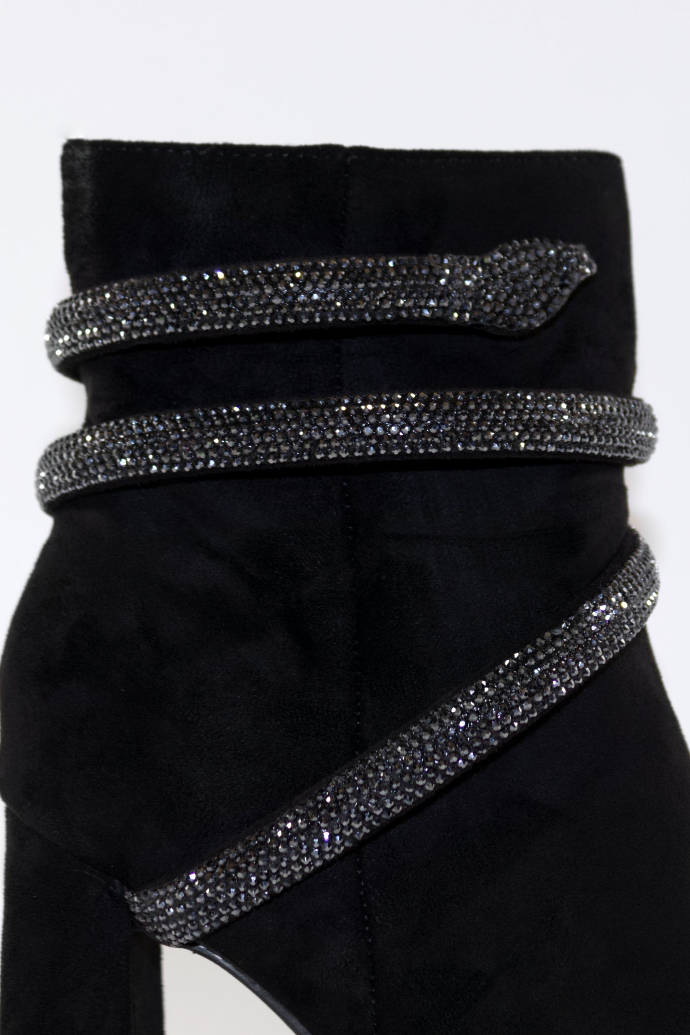 CLEO - BLACK