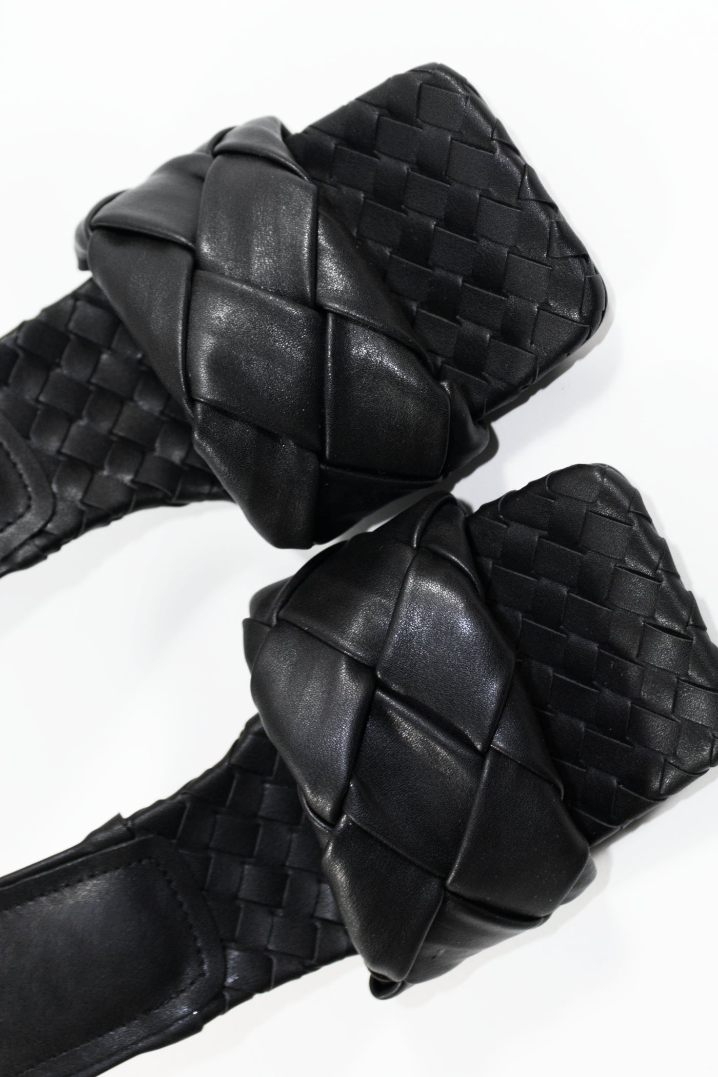 ICON - BLACK
